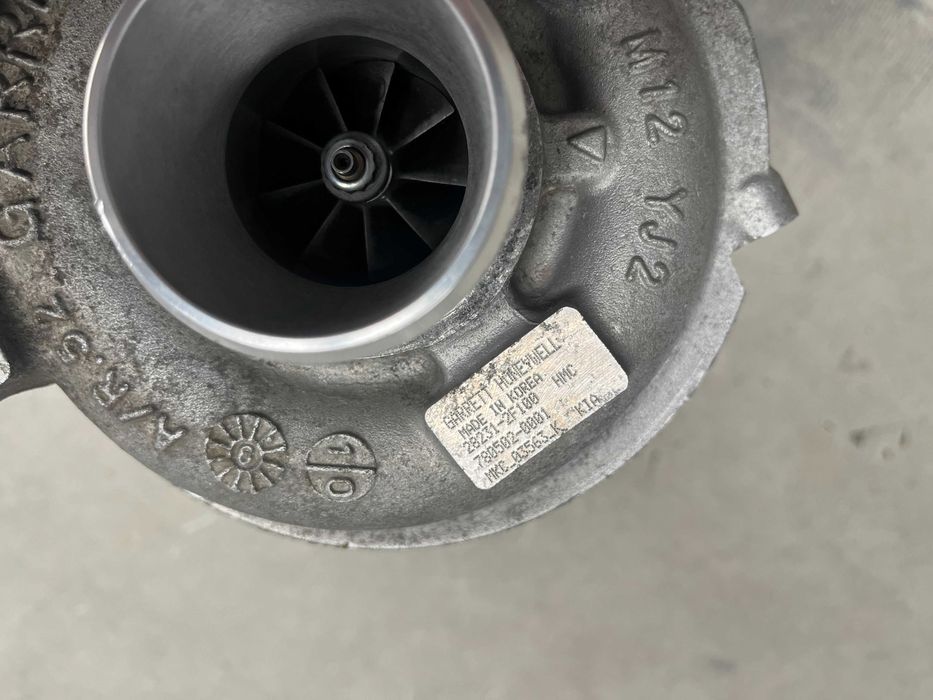 Kia Sorento  турбо 2.2CRDI 197кс.