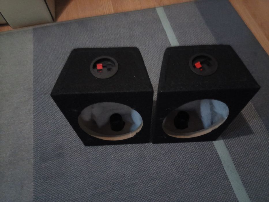 Продавам елипсовидни говорители плюс две кутии