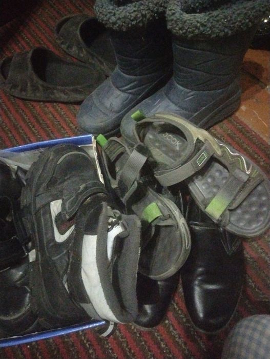 СРОЧНО!!!Отдам нуждающим размер 36-37р и вещи