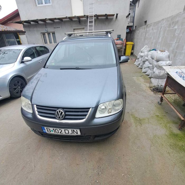 Volkswagen Touran   ieftin.  1900 €