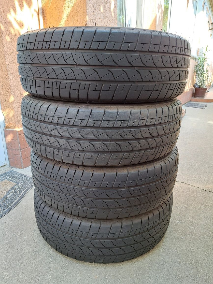 Vând 4 Anvelope Vară  Bridgestone Duravis 215/65R16 C