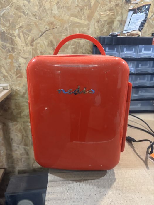 Преносим мини охладител 50W/230V червен