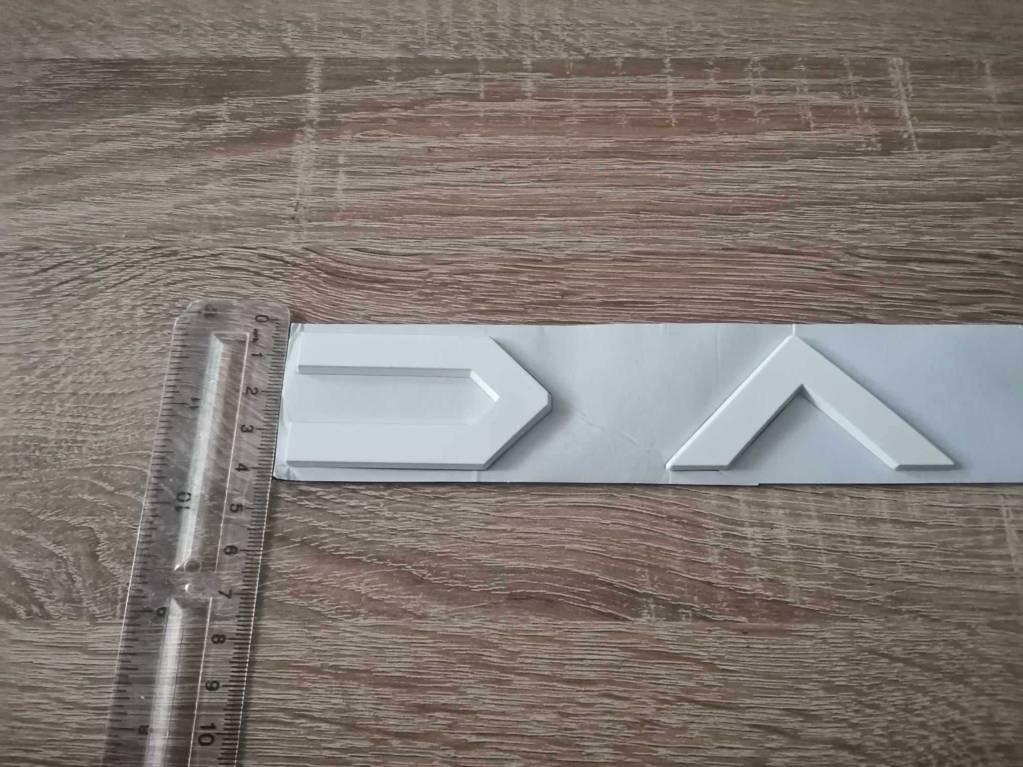 бял надпис Дачия Dacia нов стил
