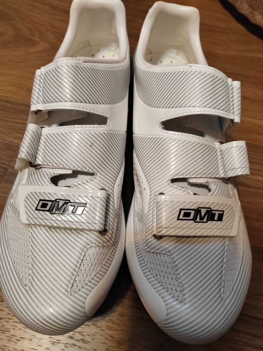 Продавам почти нови Road bike shoes!