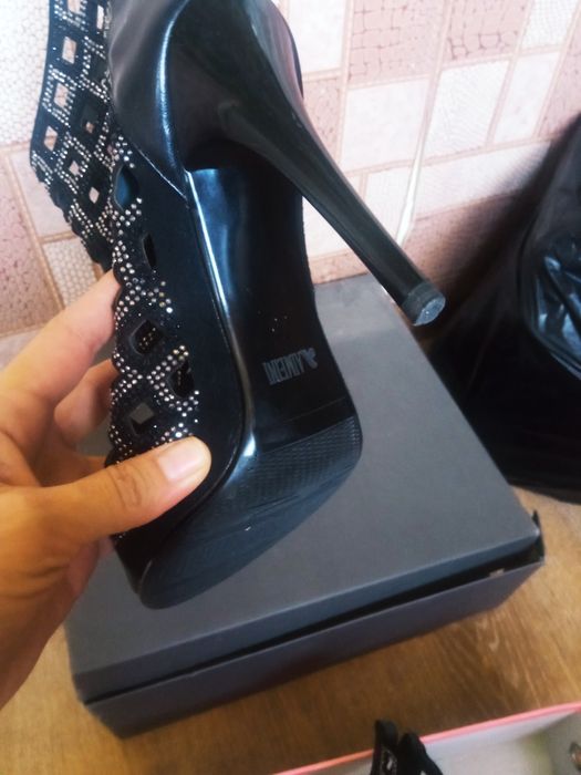 Обувь 39 размера 100.000