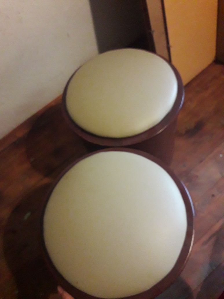 Маса със столове