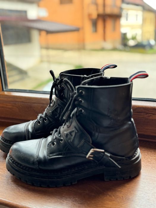 Vând ghete , mărimea 37