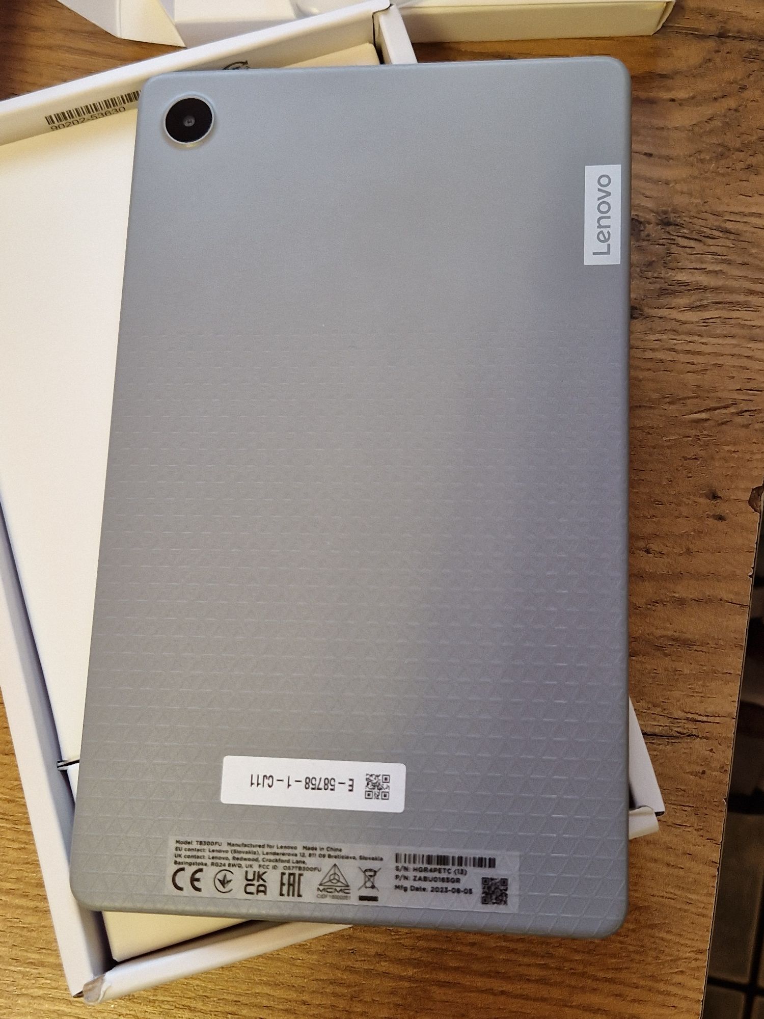 Tab Lenovo M8 Gen.4 2024  64Gb 4GB Rami  la cutie +Husa Org Aspect Nou