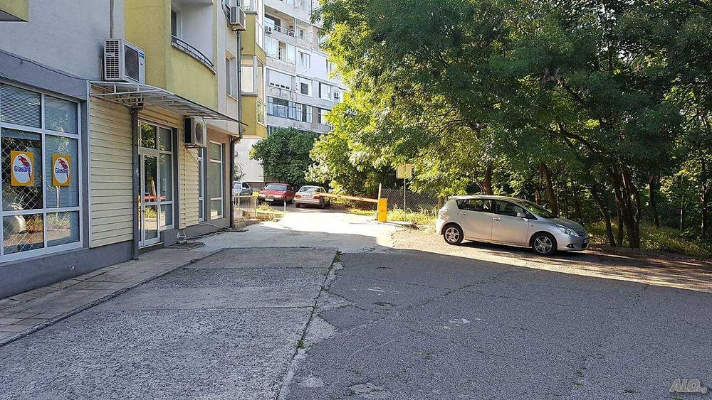 Паркоместа под наем в комплекс Лазур