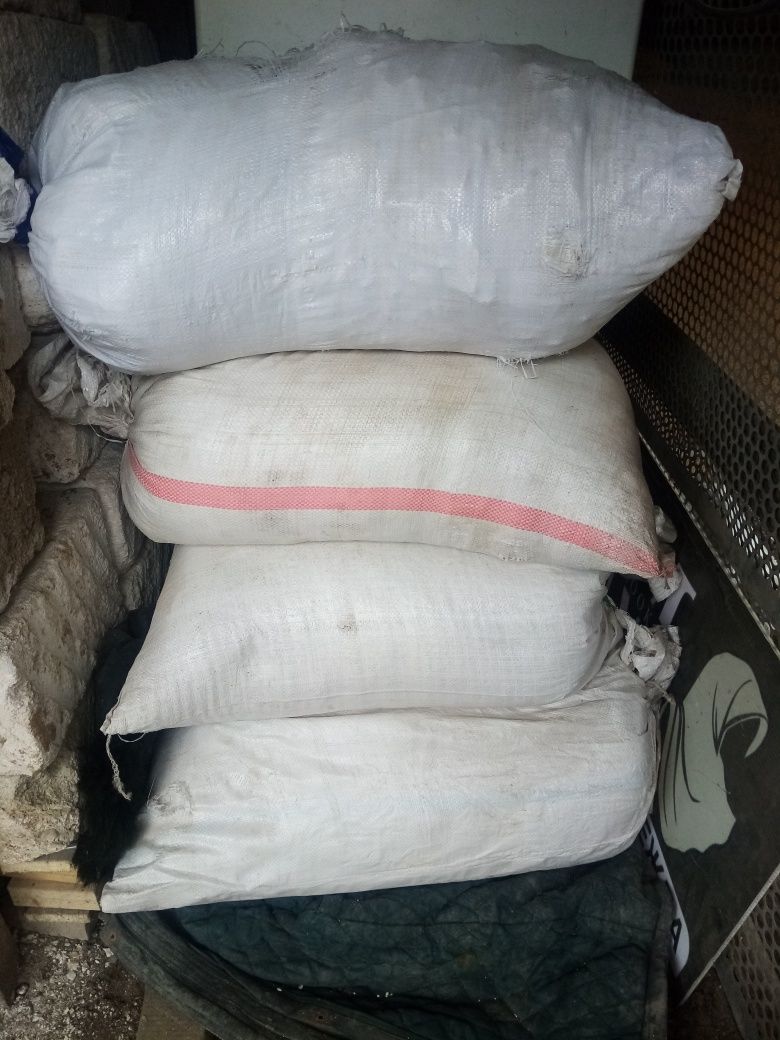 Продам мел 5 мешков. Можно животным. И так есть можно