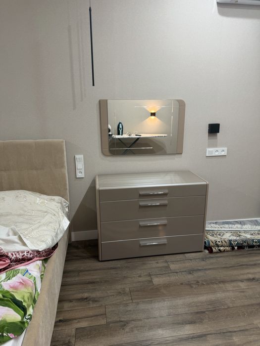Продается комод с зеркалом