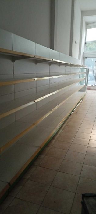 Крайстенен конзолен рафт с гръб