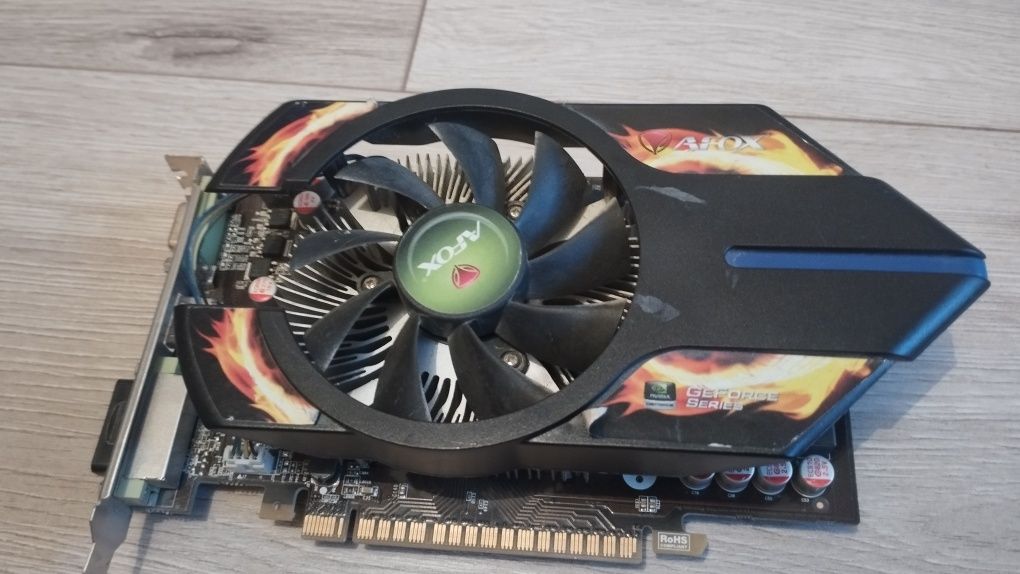 Продам видеокарту GTX 550 Ti