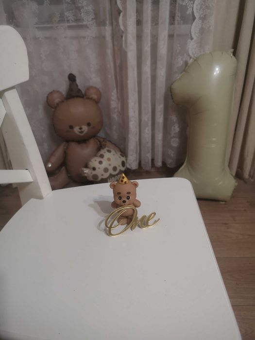 Декорация и топер за торта. Мече и надпис one