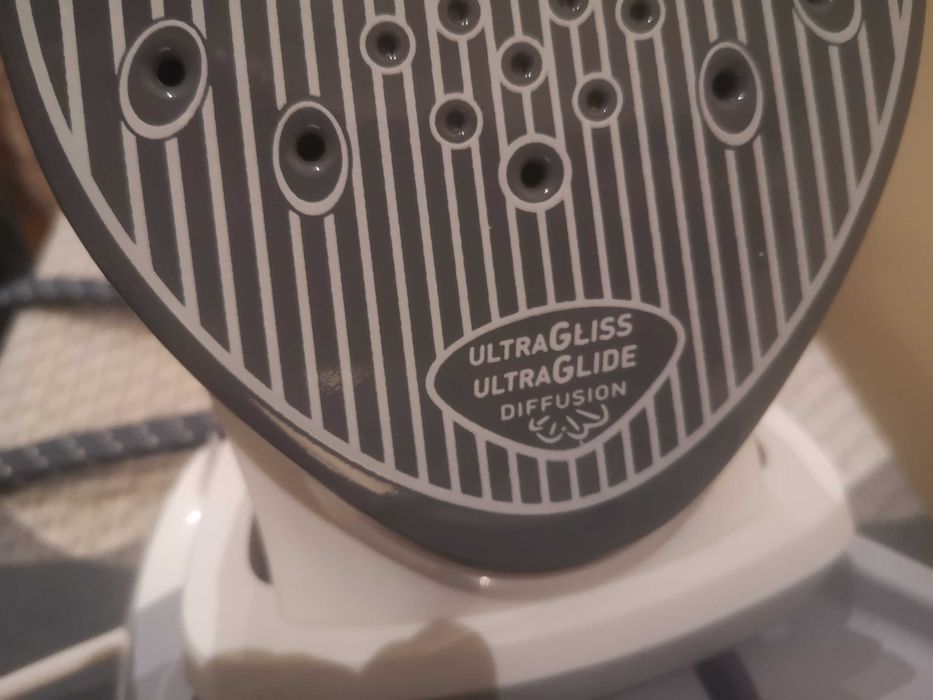 Statie calcat cu boiler cu incalzire rapida Tefal GV7556 Express Easy