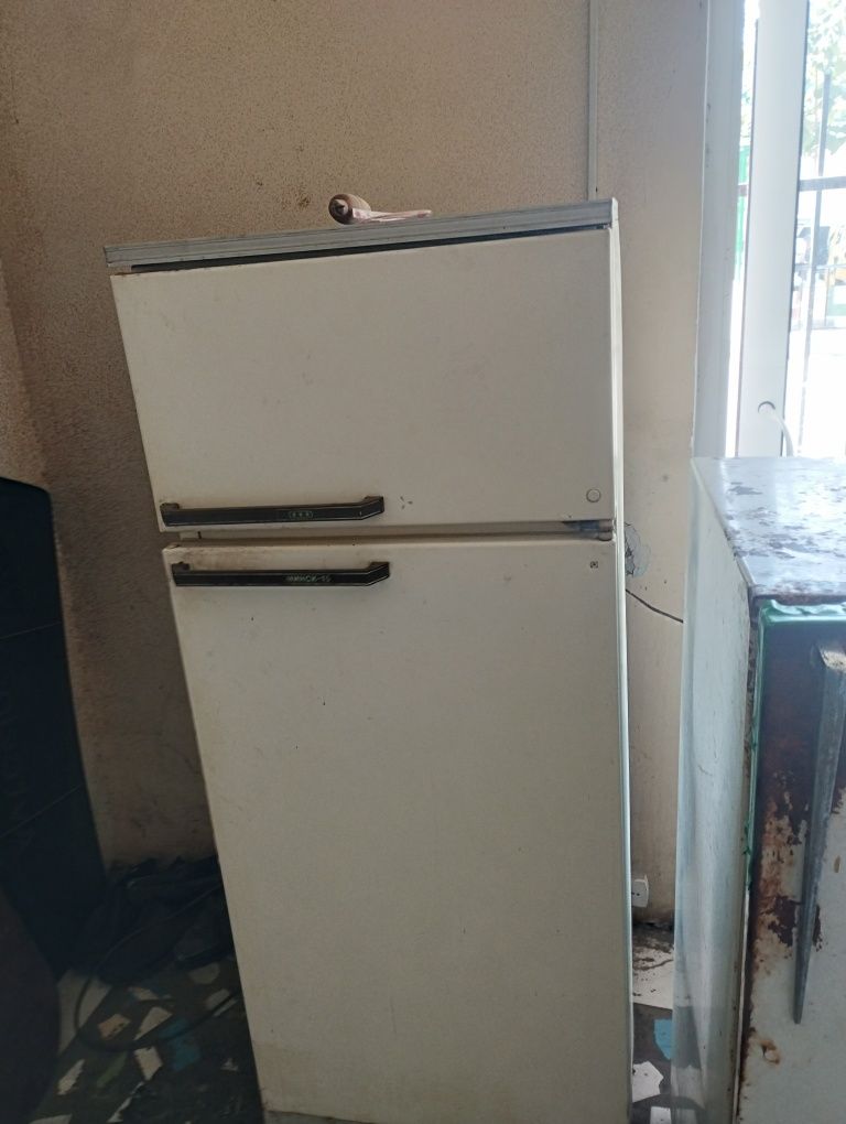 Продаётся холодильник.
