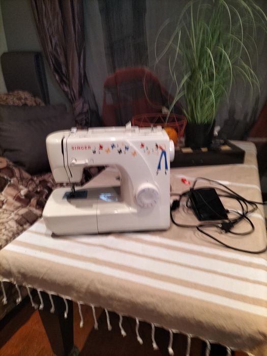 Mașina de cusut marca Singer