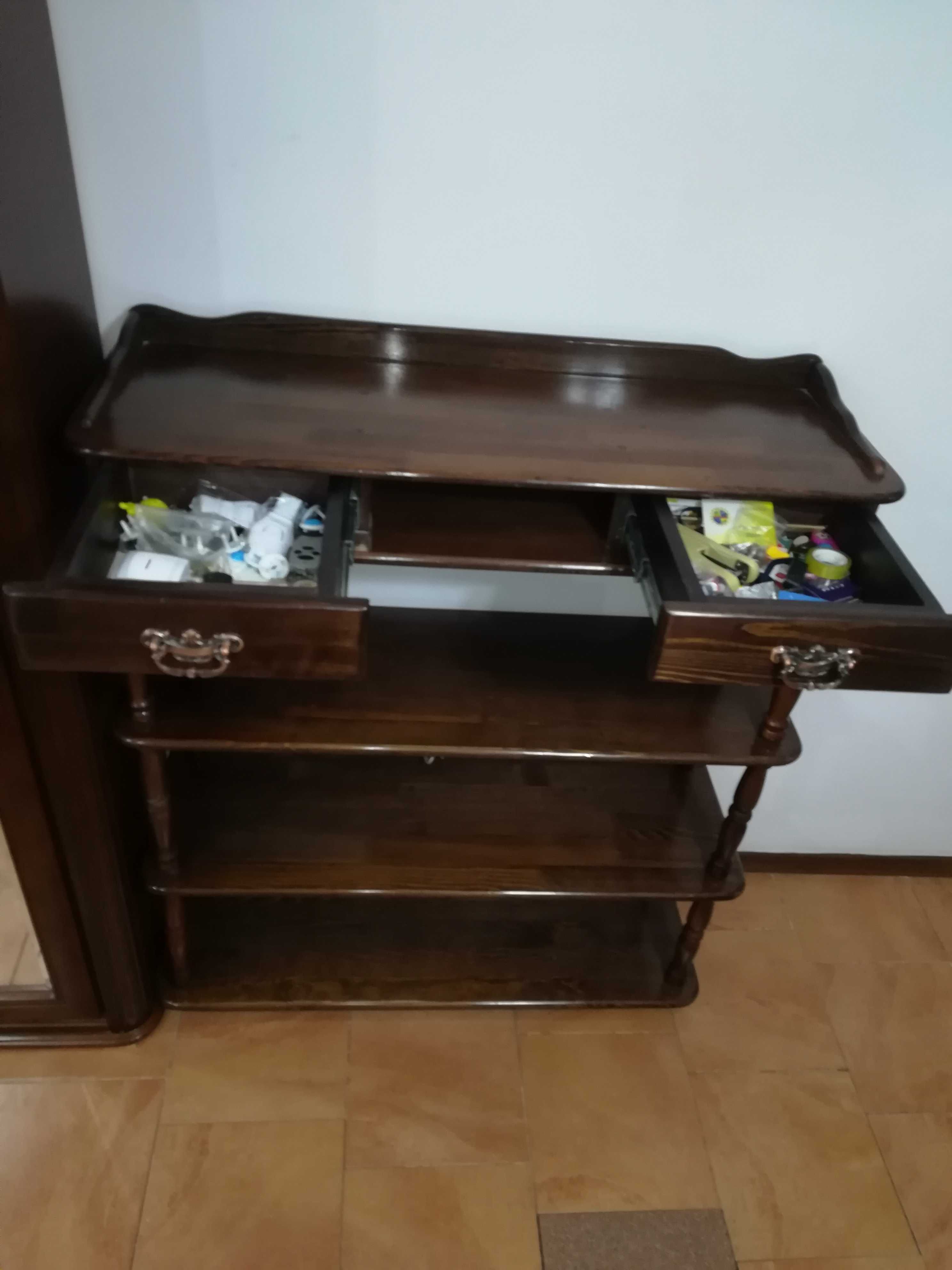 Из дерева этажерка,пуфик