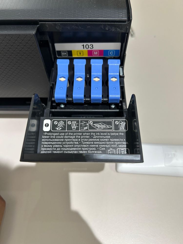 продается принтер Epson L 3250 новый