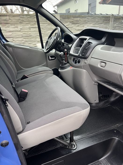 Opel Vivaro 3 locuri