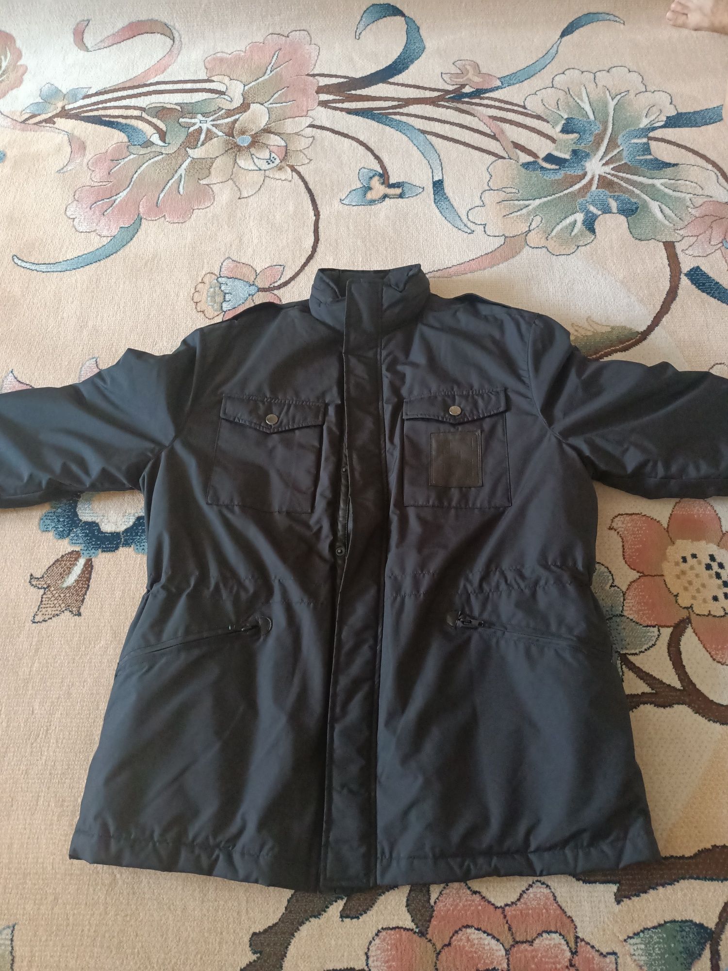 Продам осенний-весений куртку Ferre