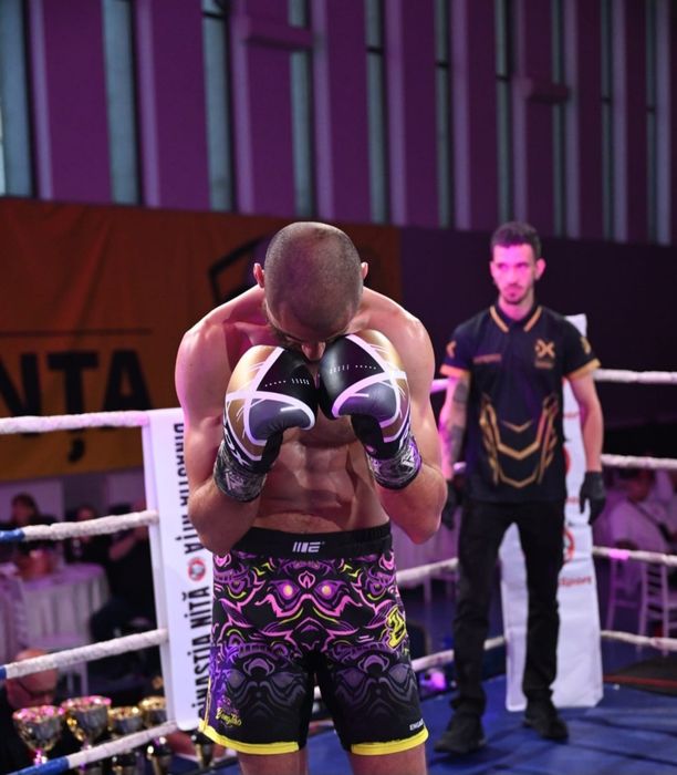 Antrenor lupte box kickbox autoaparare