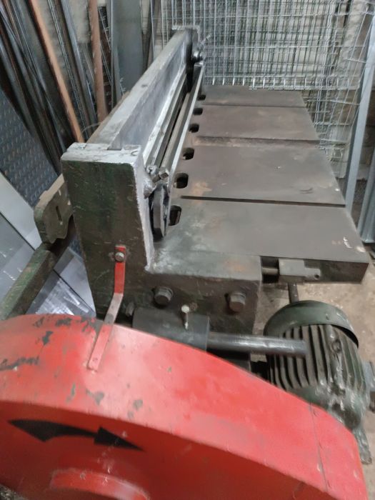 Гилотина за ламарина 1 метър