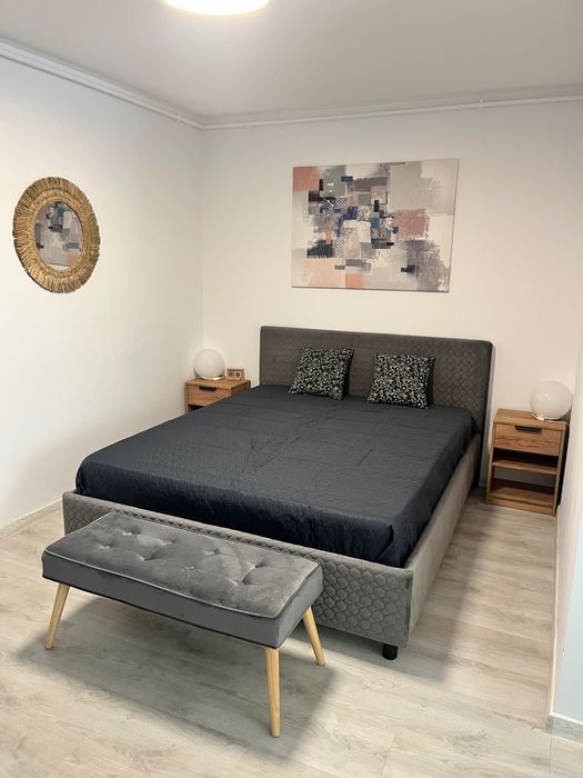 Hils Pallady, studio, parter