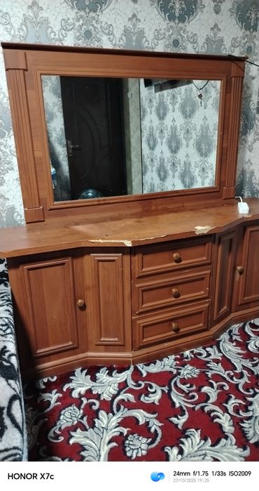 Spalni garnitur sotiladi