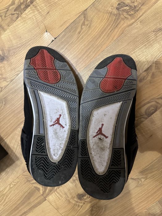 Air Jordan 4.