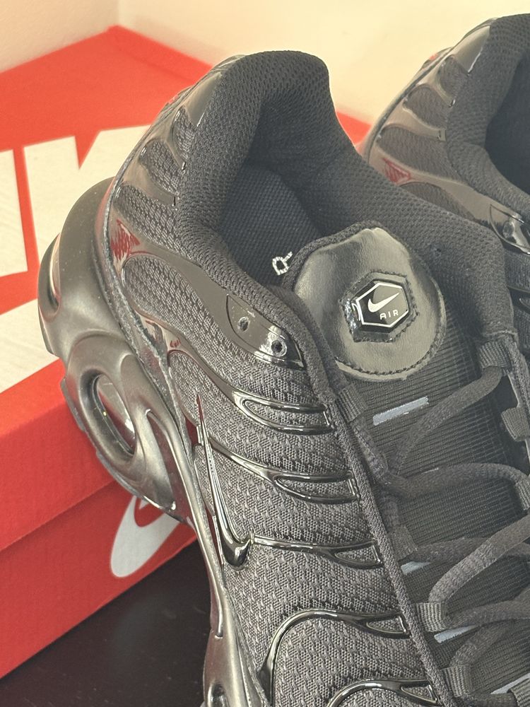 Nike tn triple black