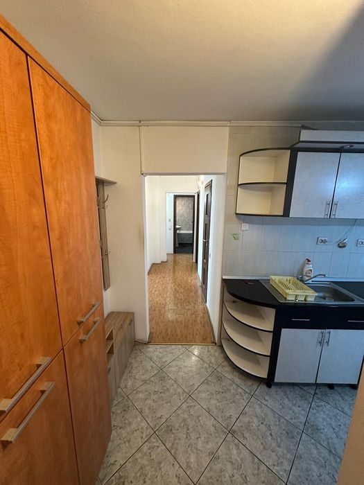 Apartament 4 camere, 2 bai, balcon, garaj, et 2/9  Tudor