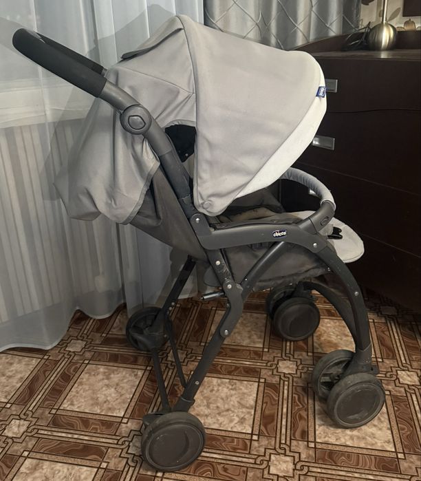 Прогулочная коляска Chicco.