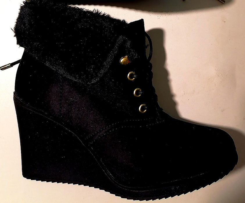 Боти с висока платформа с пух и естествен велур whitemt 37 номер