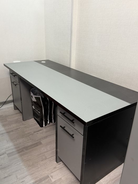 Ofis mebellari sotiladi! 4 ta Kampyuterni 1 ta katta stol 1ta tumbochk