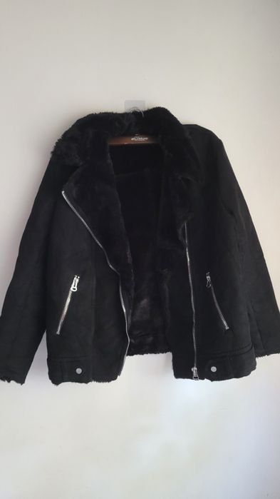 Geacă îmblănită neagră, stil biker – foarte călduroasă și modernă