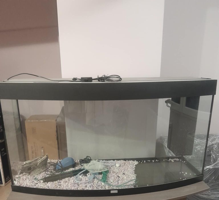 Acvariu cu masa  cu accesorii