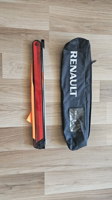 Renault светлоотразителен триъгълник с калъф