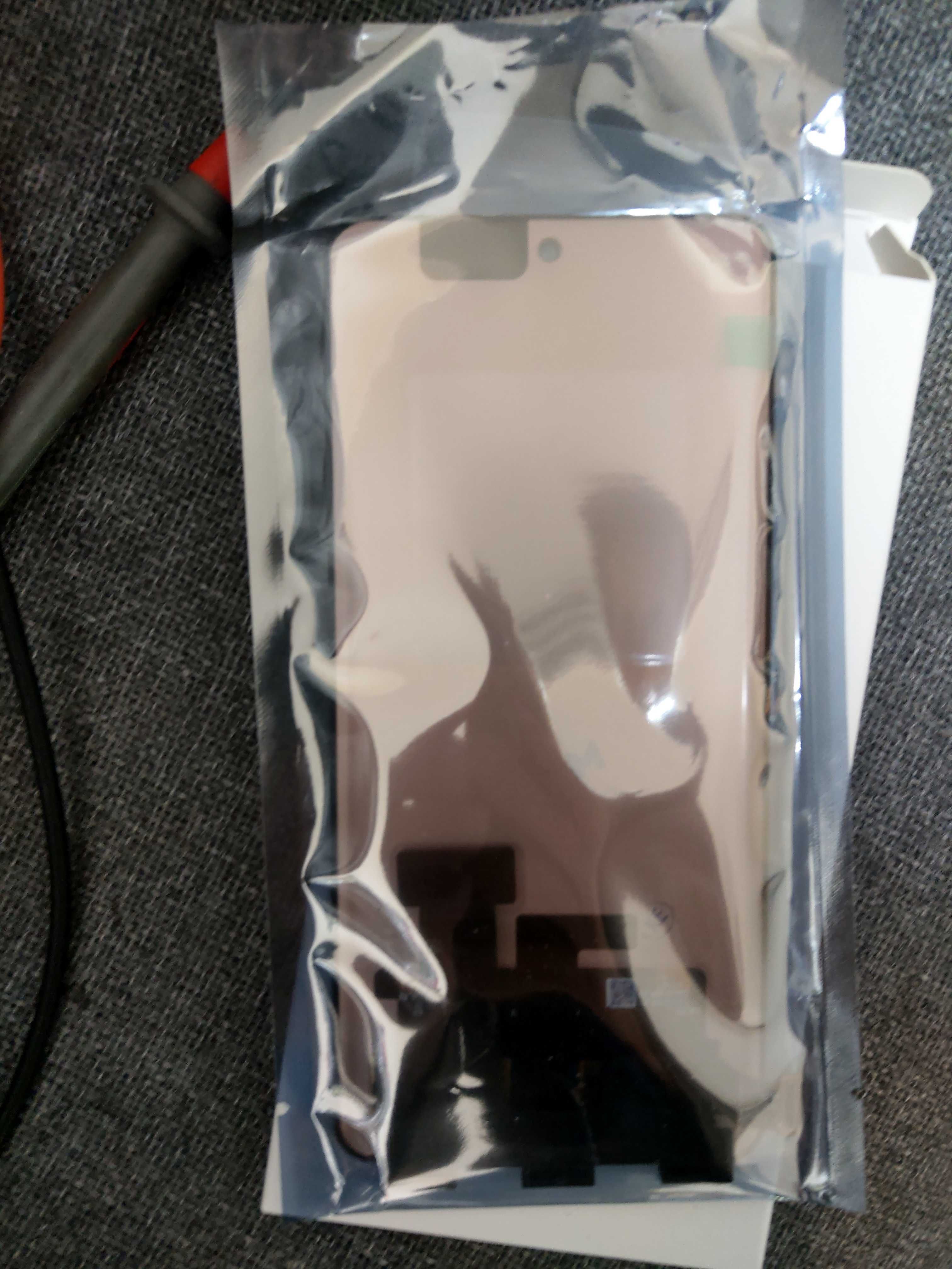 Продавам дисплей за Realme 14 pro  амолед