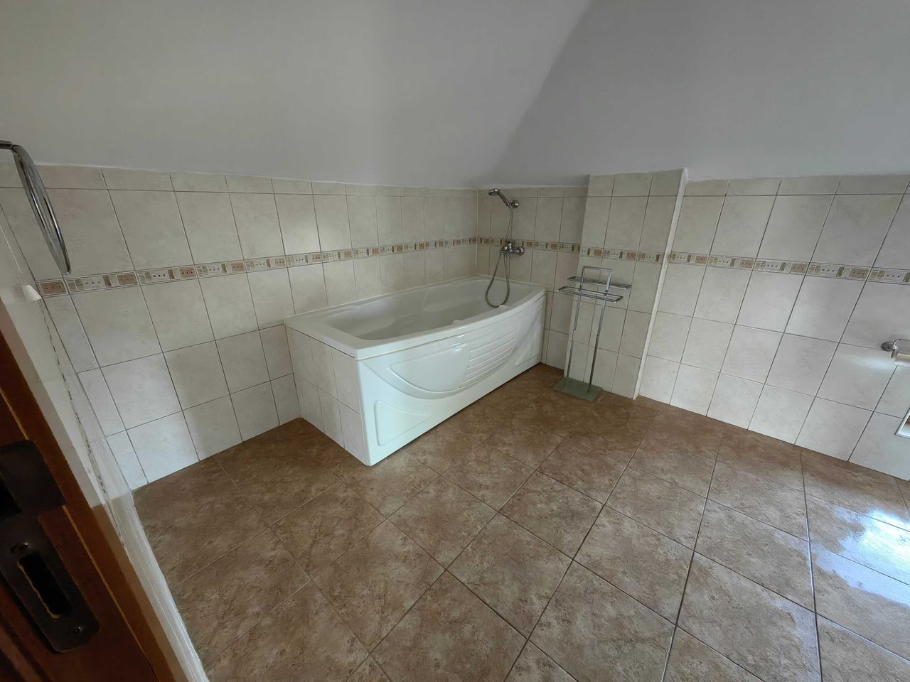 Продава се Къща в с. Виноградец, Област Пазарджик - 255 кв.м за 589 €/кв.м - Снимка #2