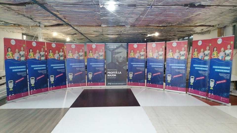 Roll-up banner – ideal pt evenimente si prezentari | Montaj 2 min