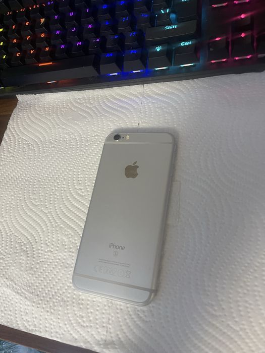 Vand iphone 6s aproape ca nou
