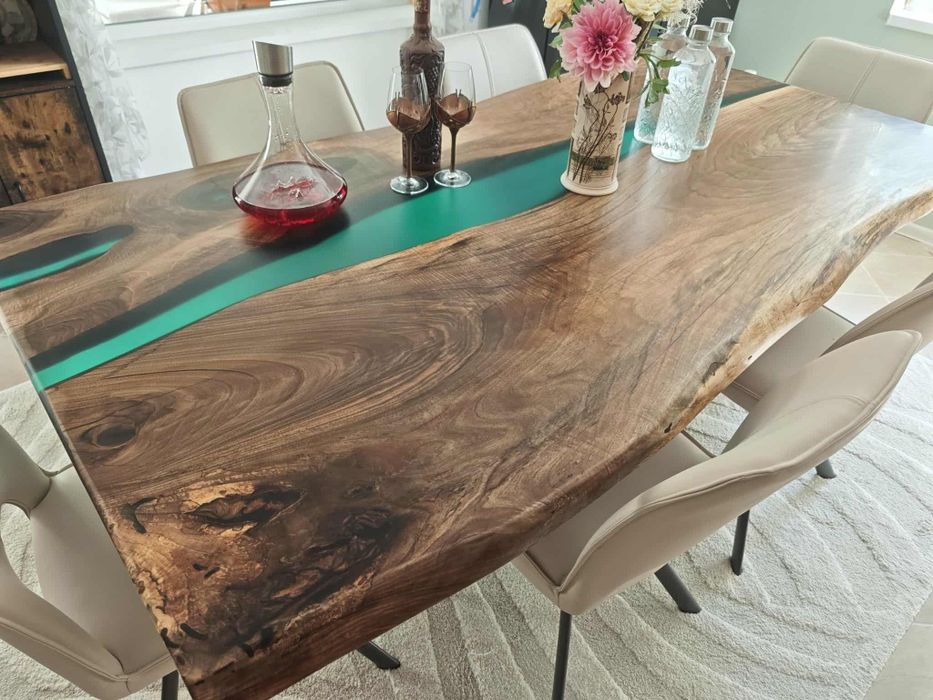 Трапезни и холни маси от масив и епоксидна смола