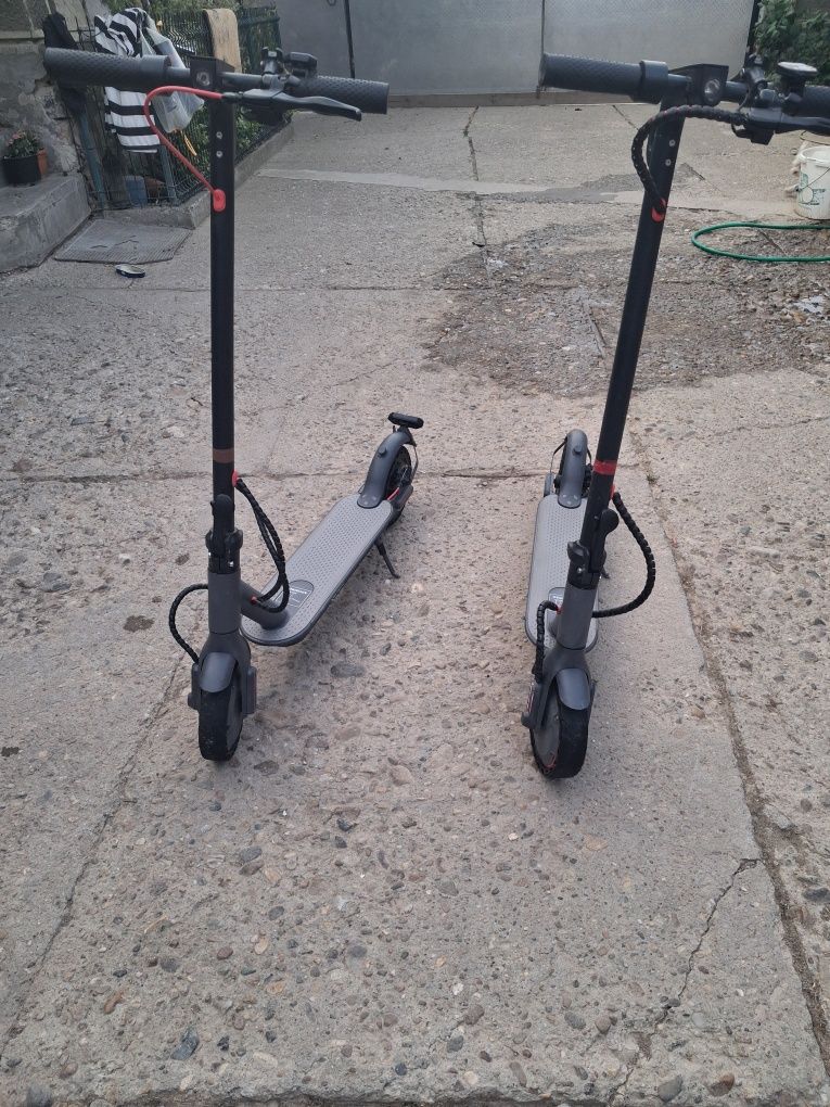 Vând două  trotinete  electrice AOVOPRO