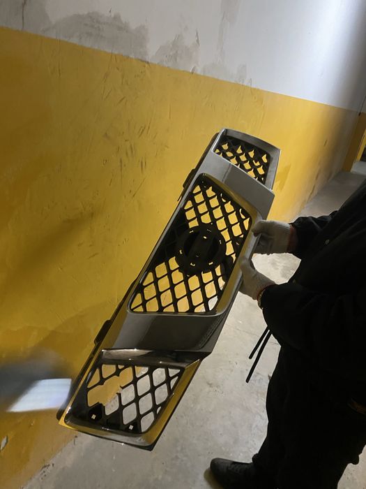 решетка радиатора Nissan Pathfinder