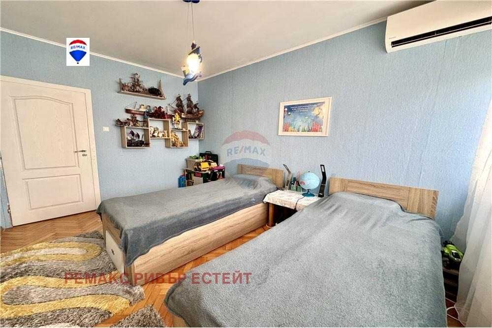 Тристаен апартамент за продажба кв. Широк център