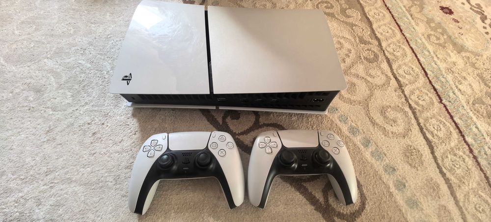 Ps 5 slim, состояние   2 игр Fc 25 + Mortal Kombat 11 цена без торгов