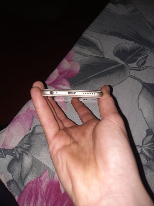 Продаю айфон на пятнадцатое