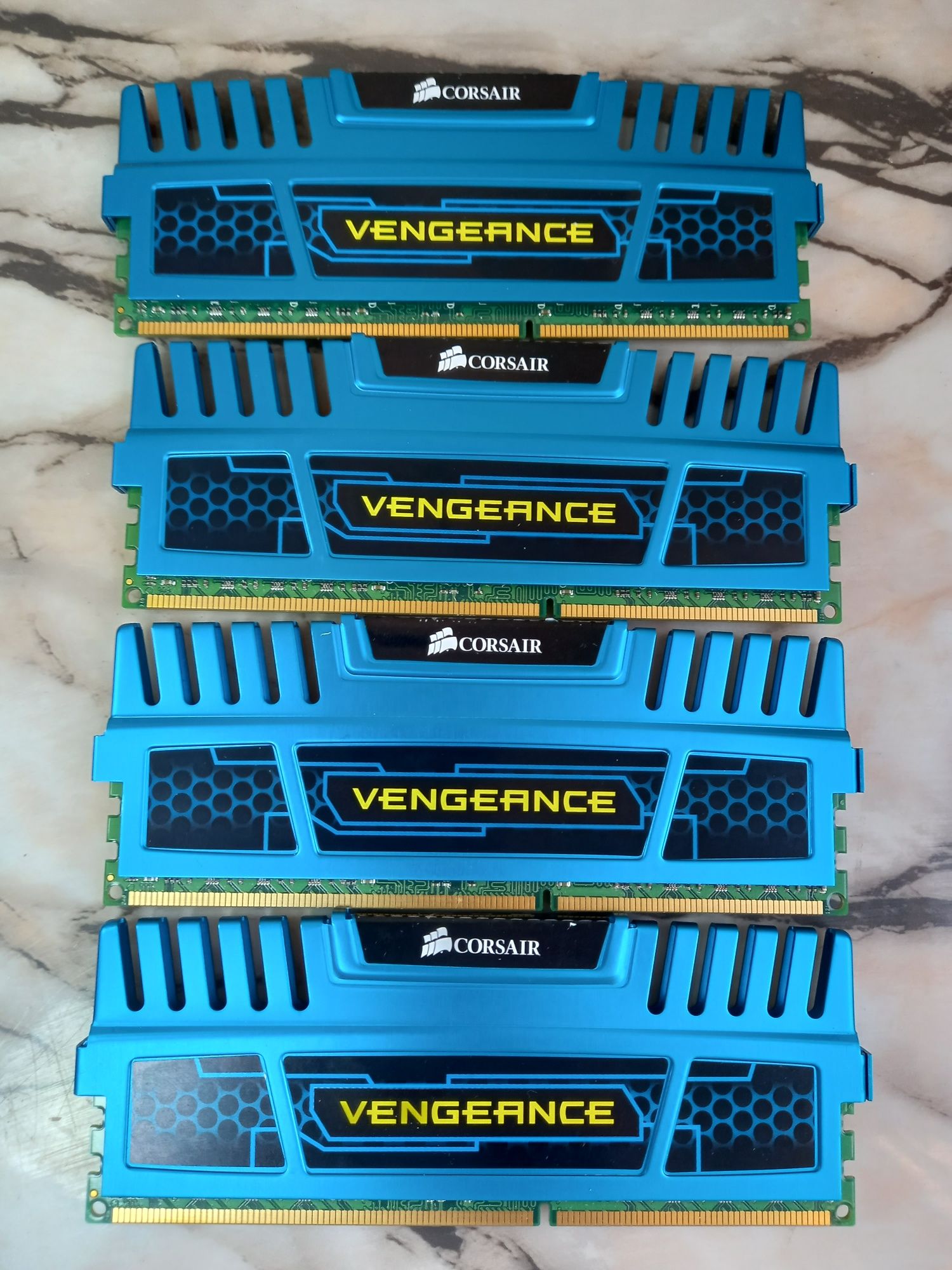 Памет 32GB (4x8GB) CORSAIR VENGEANCE   1600 MHz DDR3