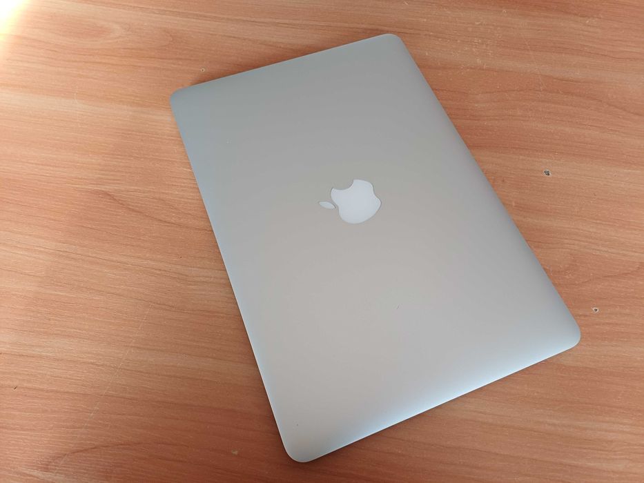 13'Macbook Pro Retina 2015 i5/256GB/8GB Ram A1502 лаптоп